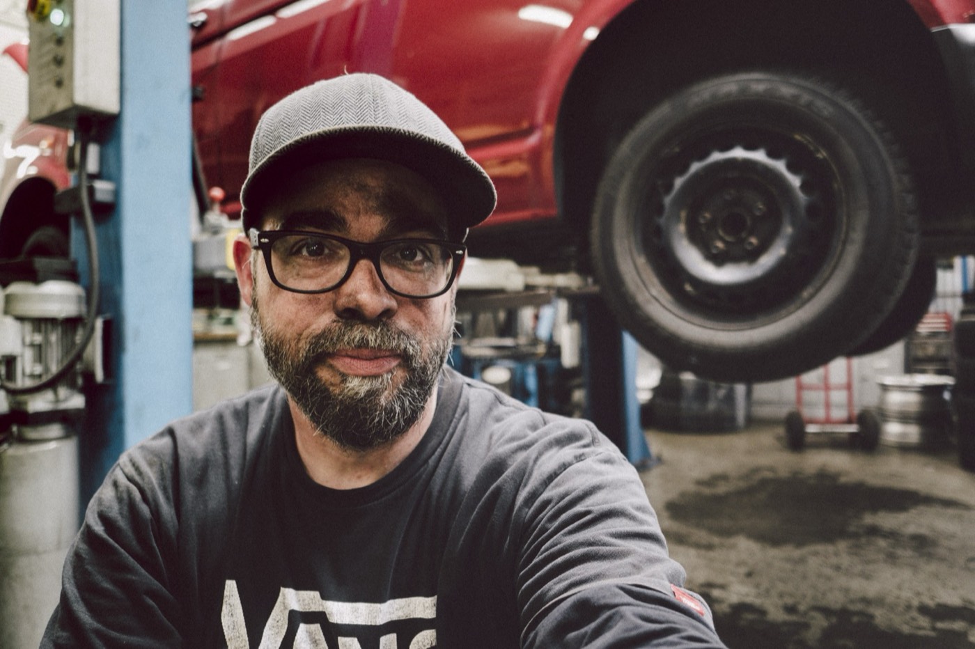 Steven beim Bremsenwechsel am VW T5